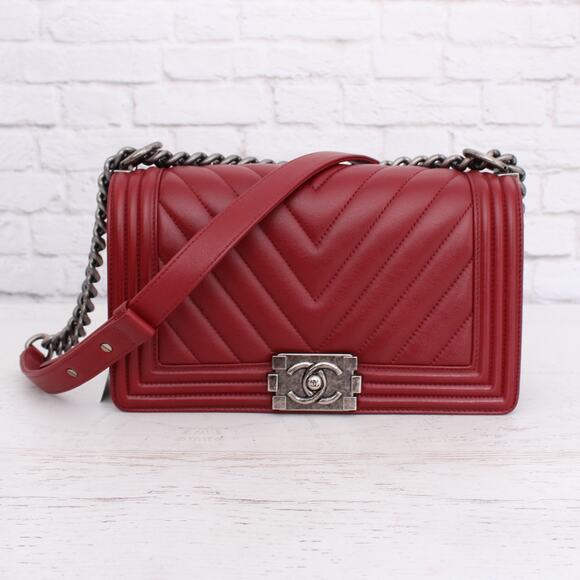 Chanel Boy Bag V Stitch Red Calfskin Leather Shoulder Bag Handbag Purse A4736 - Picture 1 of 10